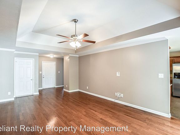 4th image of 327 Chalet Cir