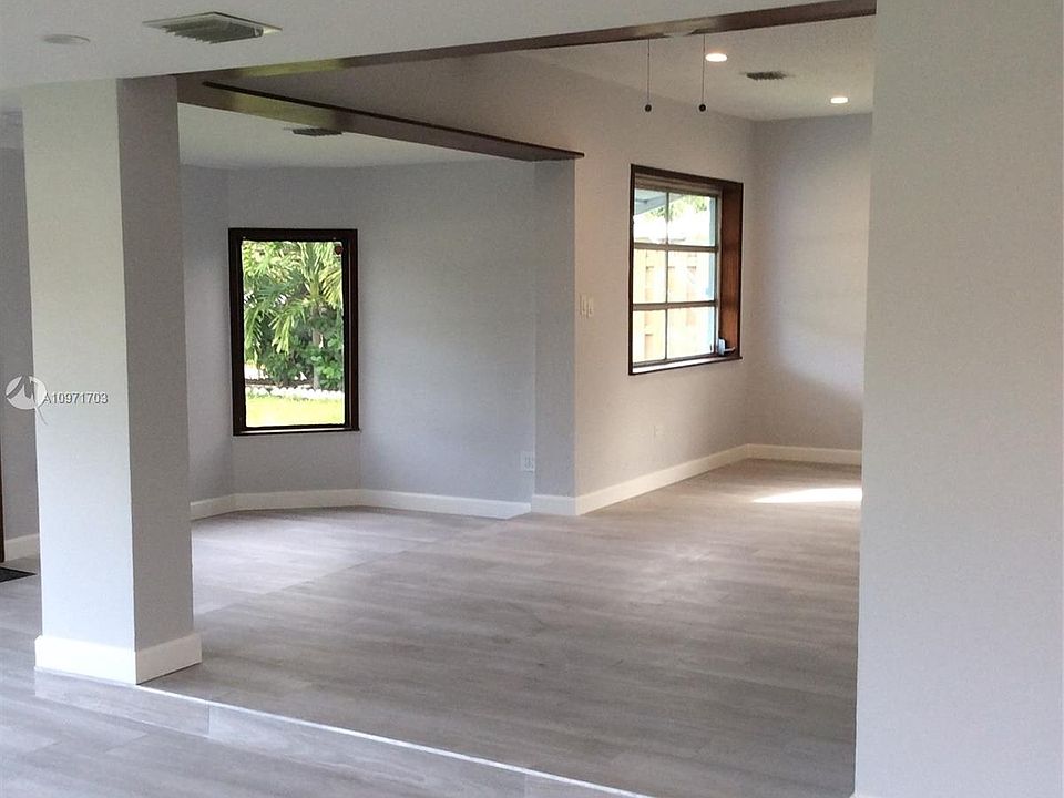 1st image of 2132 NE 181st St #0