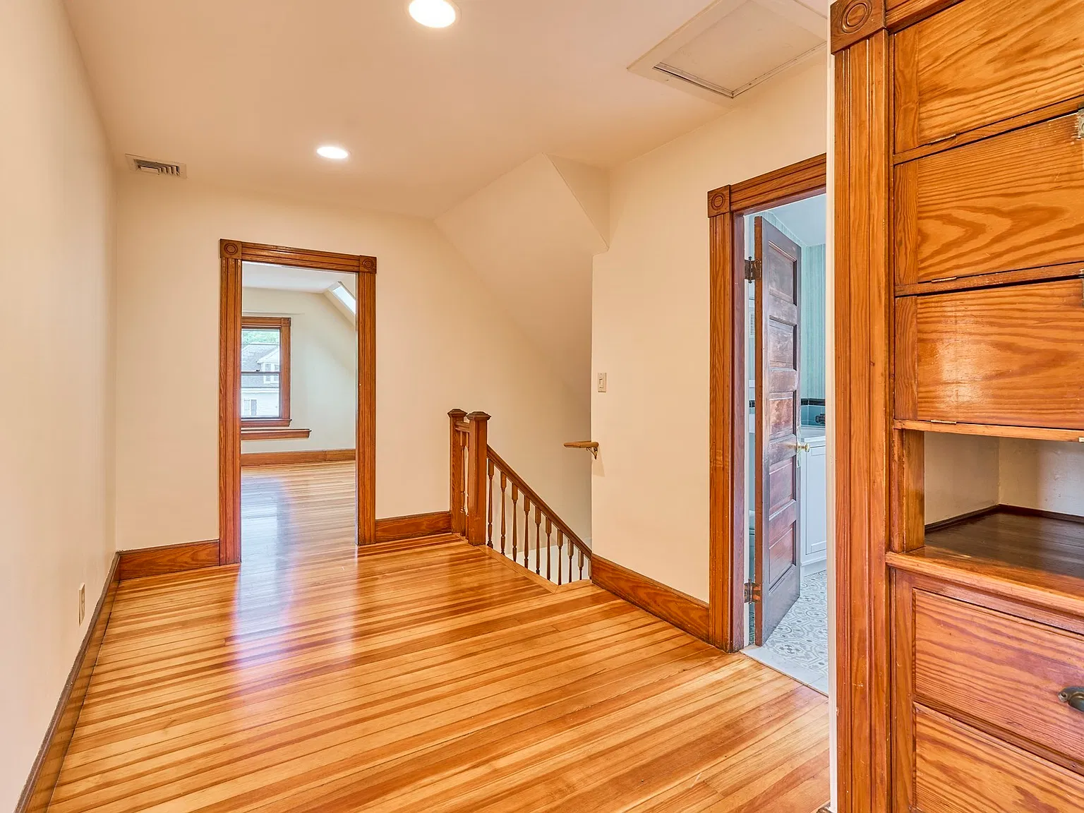 1 bed, 1.0 bath, 810 sqft, $1,950 — Photo 3
