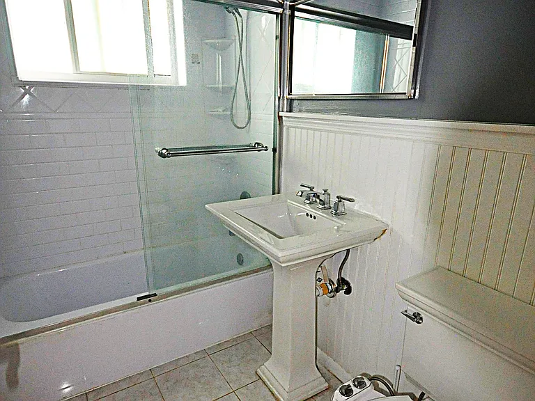 MAIN BATHROOM