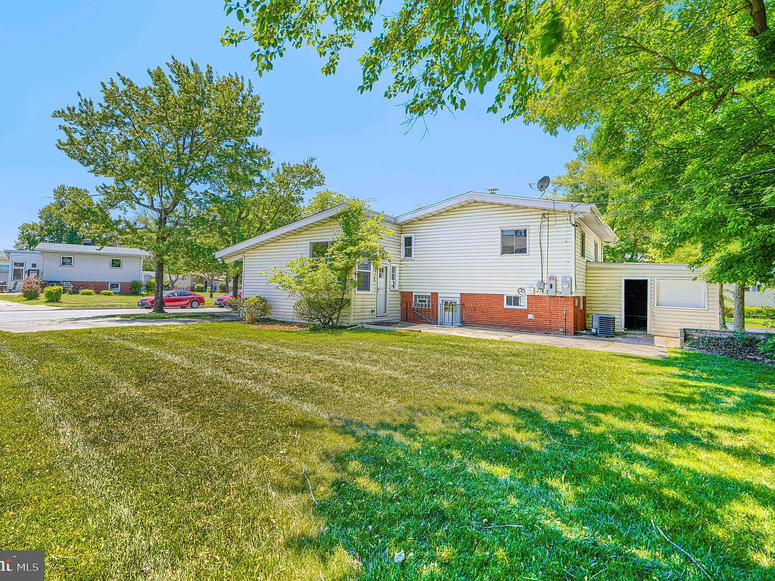 3 bed, 1.5 bath, 1717 sqft, $3,000 — Photo 4