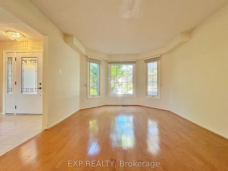 23 Haskell Cres — Photo 3