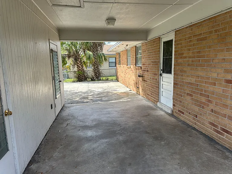 200 S Moss St — Photo 14