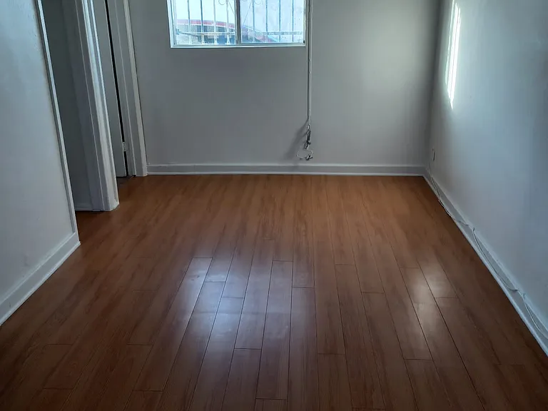 2639 E 55th St #5 — Photo 3