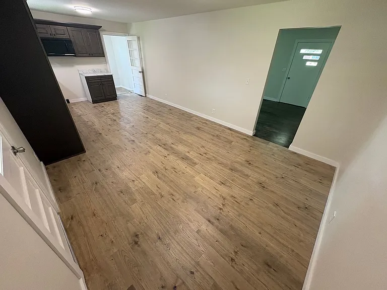 521 Greenwood Dr — Photo 5