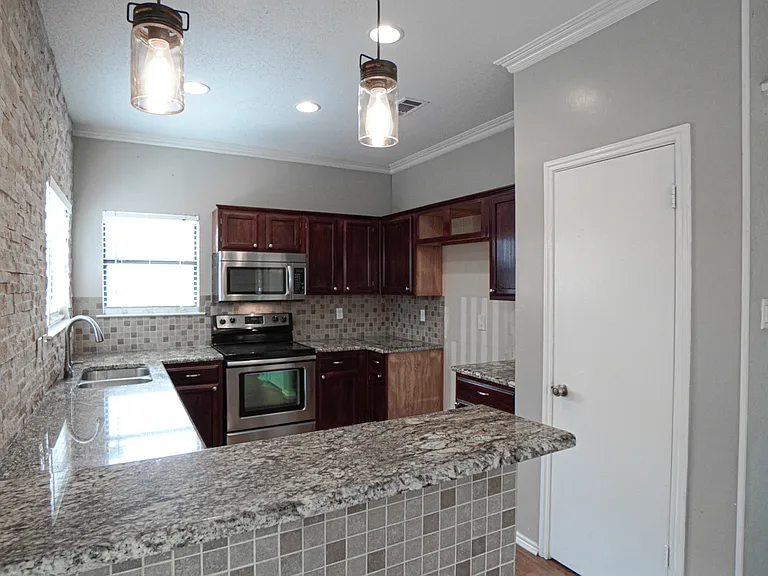 1512 Wheatfield Dr — Photo 7