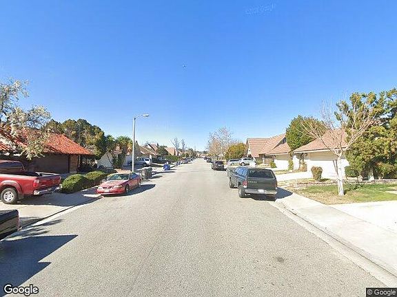 Exterior Neighborhood (street photo)