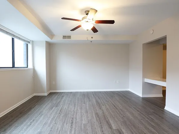 100 E Washington St APT 44, Greenville, SC 29601