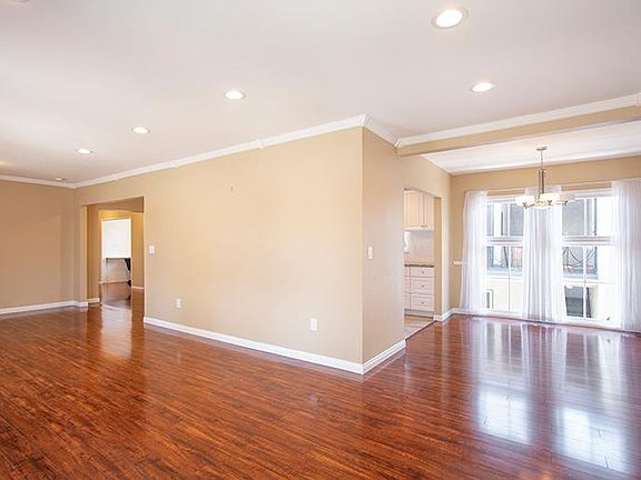3rd image of 1809 Huntington Dr APT C