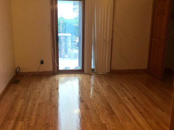 3rd image of 16016 72nd Ave #1