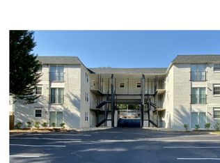 Wait List! Spacious 2 Bedroom Downtown Spartanburg Renovated Apartment , Water Included, Spartanburg, SC 29302