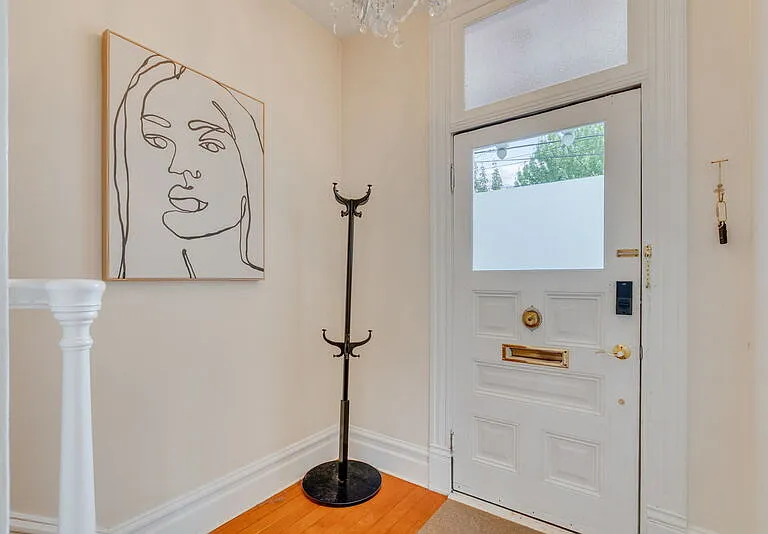 14 SW Whitaker St — Photo 3