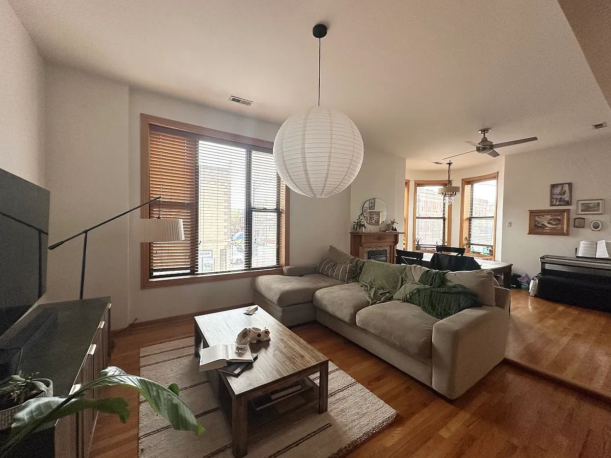Building Photo - 2200 W Chicago Ave #2F