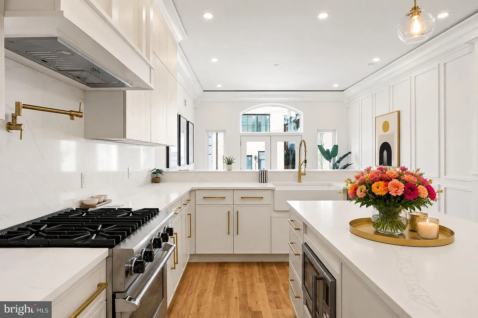 4 bed, 6.0 bath, 3400 sqft, $5,200 — Photo 4