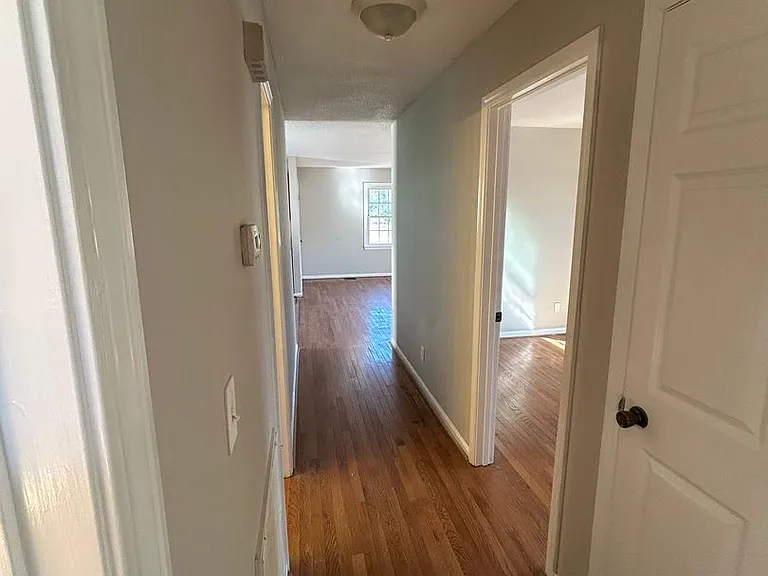 609 Dunbar St — Photo 2