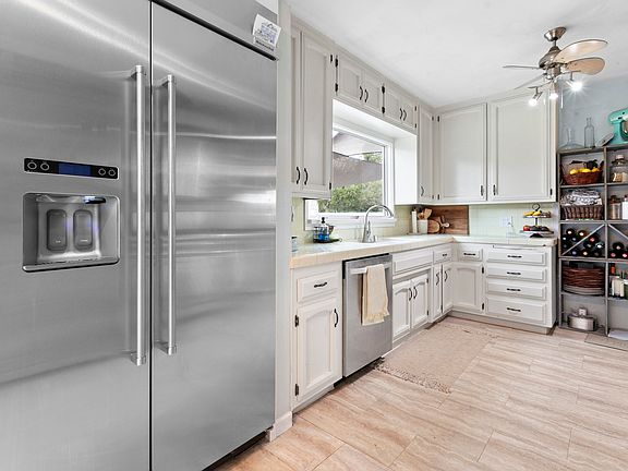 4th image of 17480 Pine St