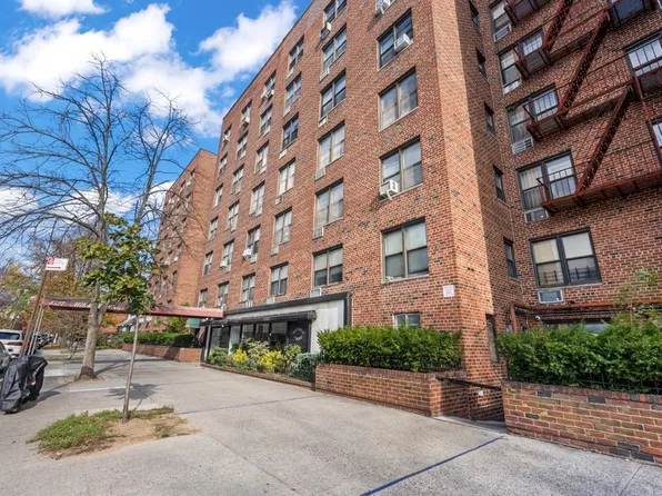 1577 East 17th Street image 2 of 24