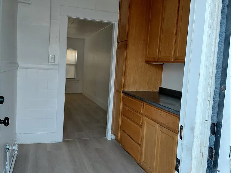 154 N 1st St — Photo 8