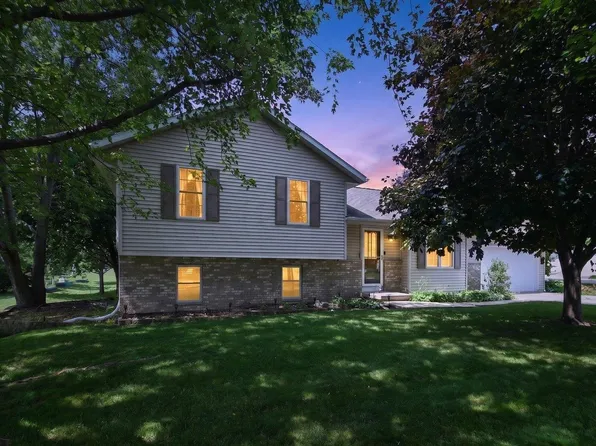 903 Crysta Trl, Cottage Grove, WI 53527