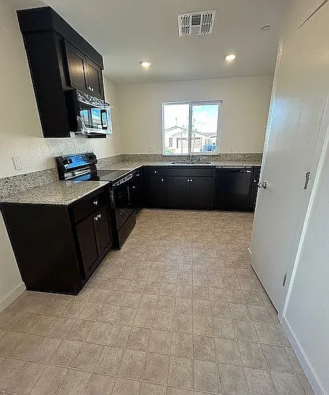 732 Brent Ct — Photo 3
