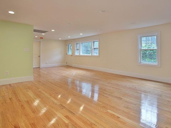 4th image of 21 Ames Dr