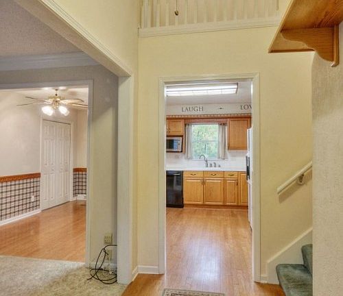 3rd image of 10606 W 48th St