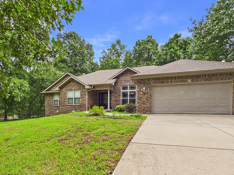 483 Baypoint Dr — Photo 1