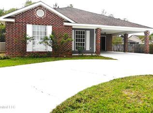 227 Dogwood St, Waveland, MS 39576