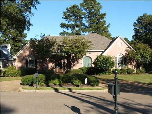 Front circle drive is a welcoming greeting