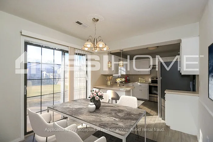 609 S Avery St — Photo 3