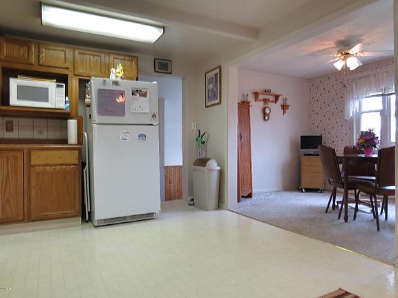 5th image of 609 21st St NE