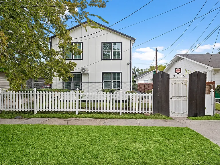 Reeves St — Photo 10