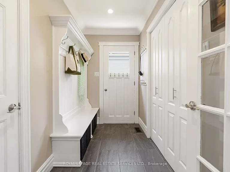 145 Suffolk Ave — Photo 19