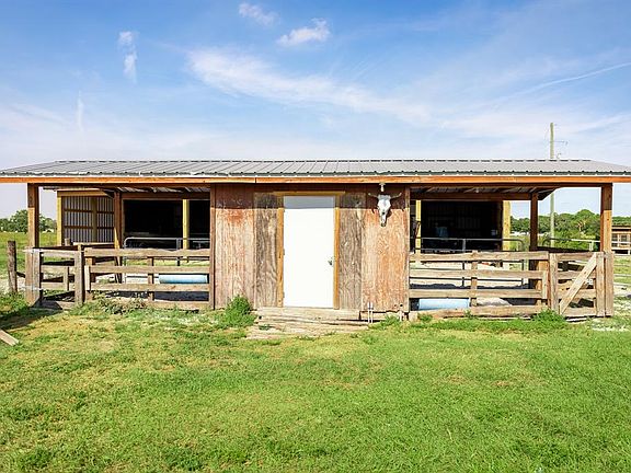 4th image of 1075 SW Rucks Dairy Rd