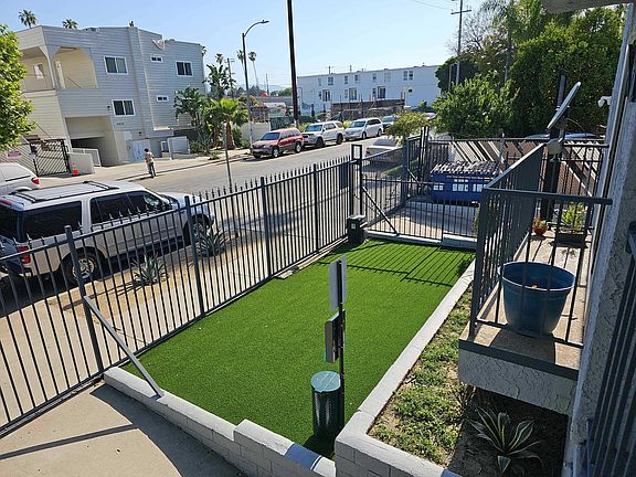 4th image of 14811 Delano St #5