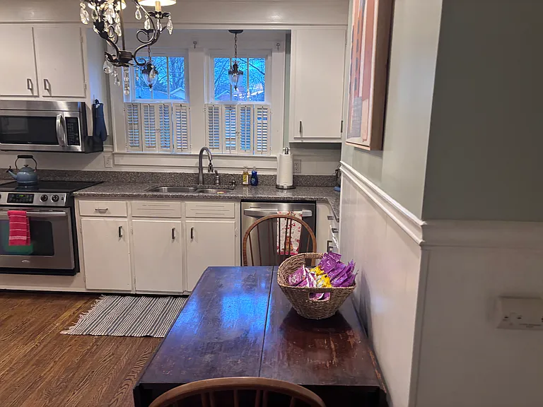 717 Perry St — Photo 3