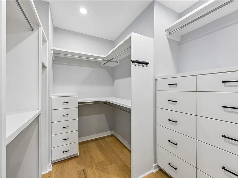 304 Hogan St — Photo 18