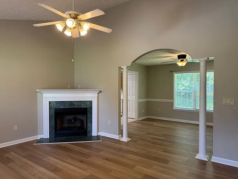 105 Farina Dr — Photo 5