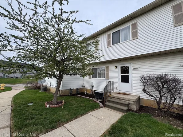 28187 Raleigh Crescent Dr, Chesterfield, MI 48051