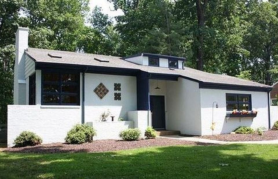 1st image of 2139 Woodcrest Dr