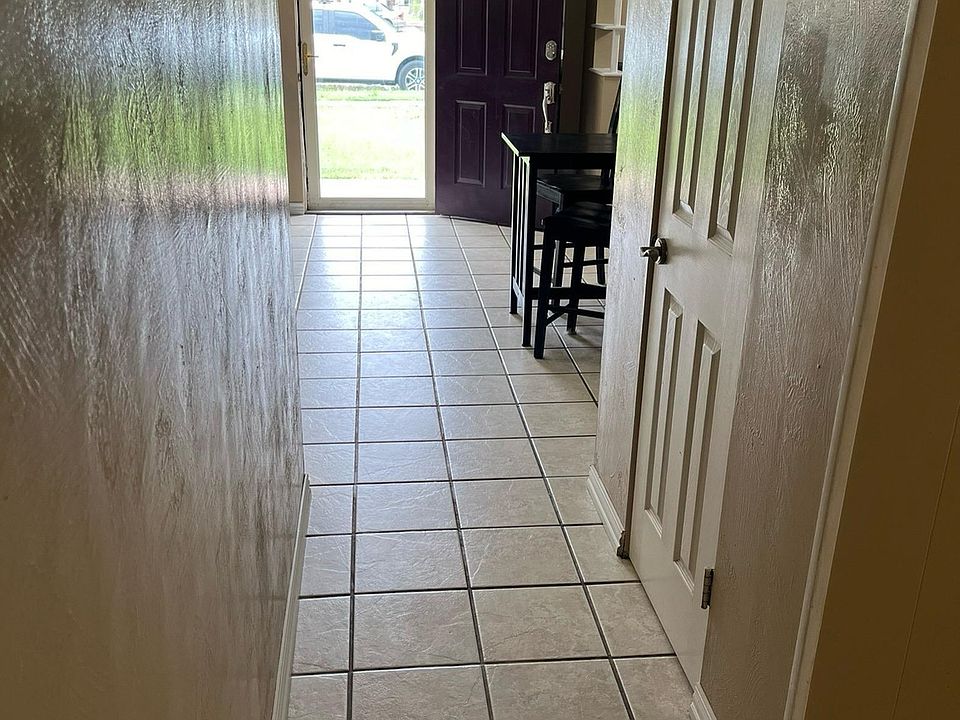 2nd image of 901 Alamosa St