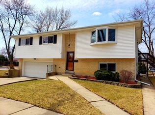 4 N Evergreen Ave, Addison, IL 60101
