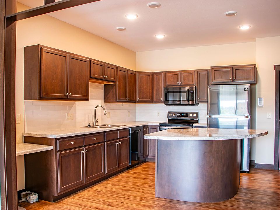 1st image of 3501 Gateway Dr #206