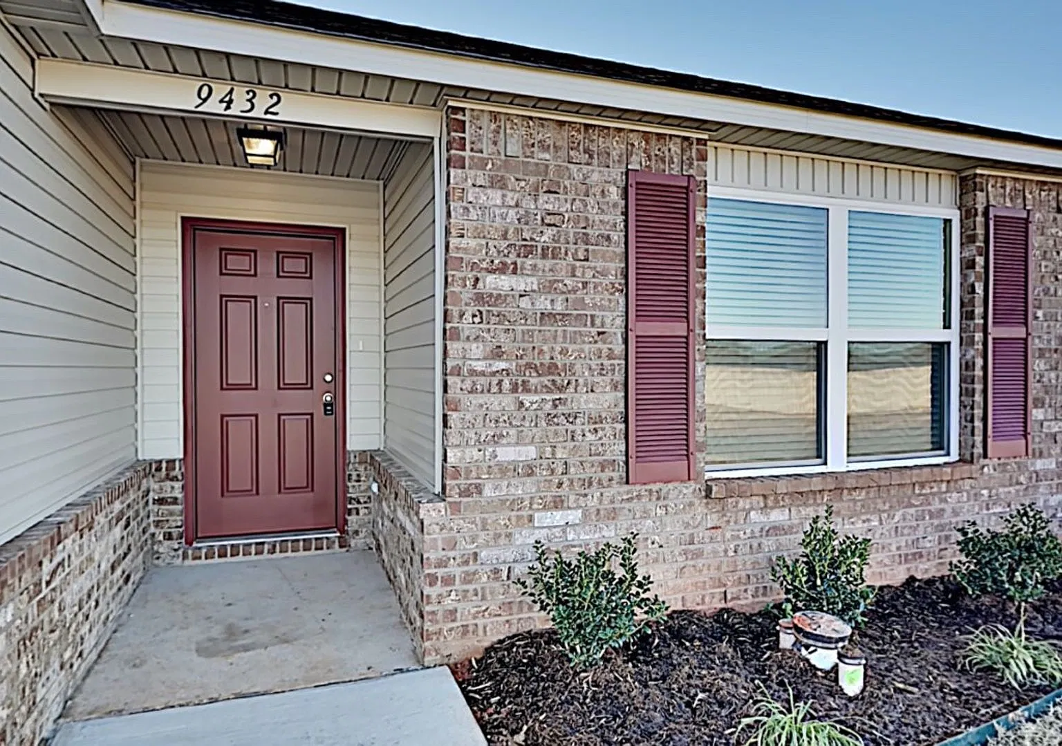 Fantastic 3 Bedroom 2 Bath Home in Mustang School District! — Photo 2