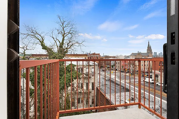 Rented by Safdie Realty Group | media 15