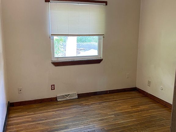 4th image of 1338 N High School Rd