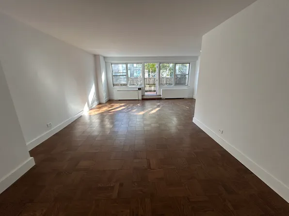 155 East 34th Street image 2 of 17