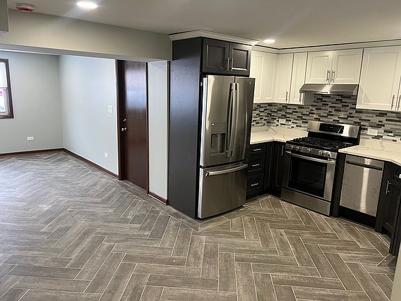 2nd image of 5639 W Montrose Ave #G
