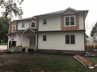 6 Leonard Dr, Old Tappan, NJ 07675