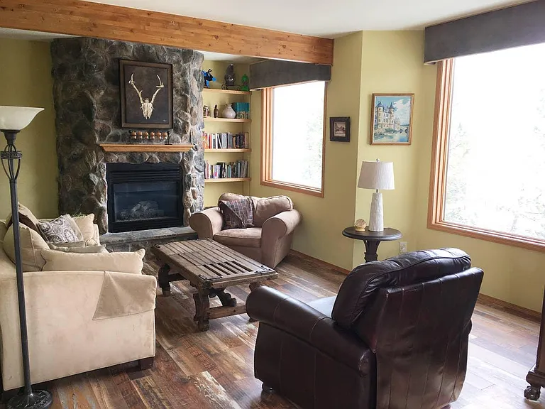 1851 Peregrine Ln — Photo 2
